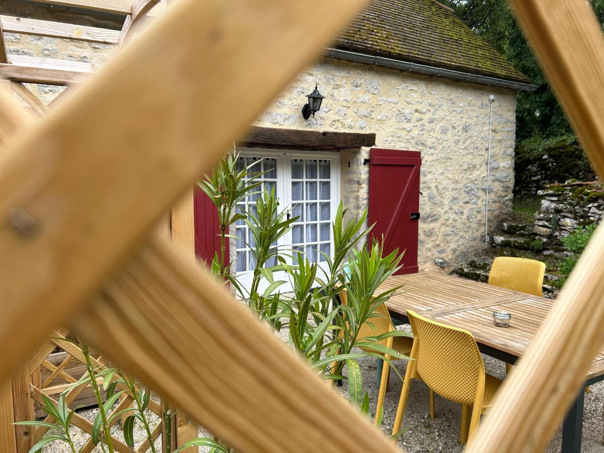 Le Domaine De La Claire Fontaine Gites -Chambres D'Hotes Montvalent Kültér fotó