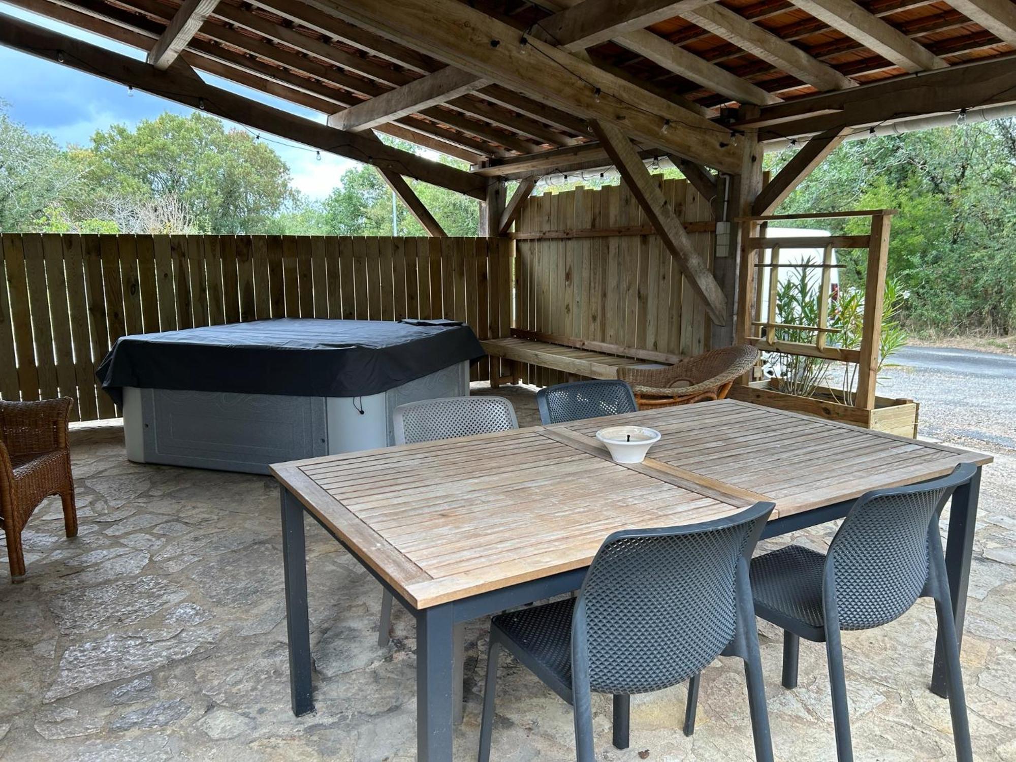 Le Domaine De La Claire Fontaine Gites -Chambres D'Hotes Montvalent Kültér fotó